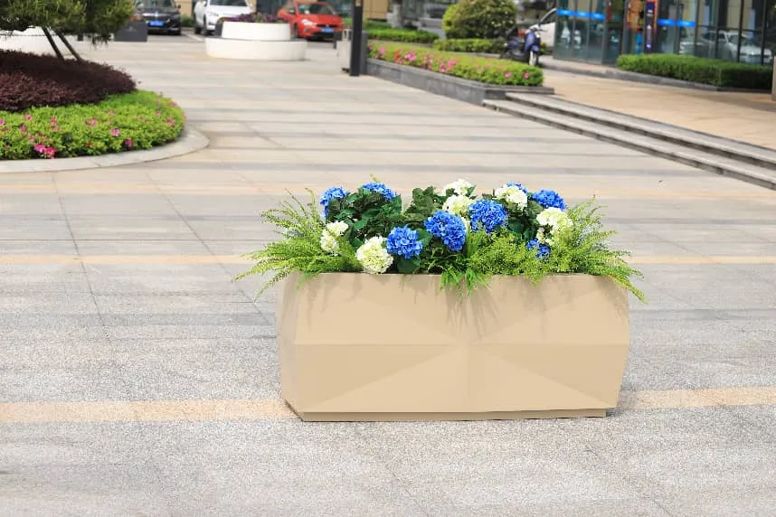 金属花盆.webp