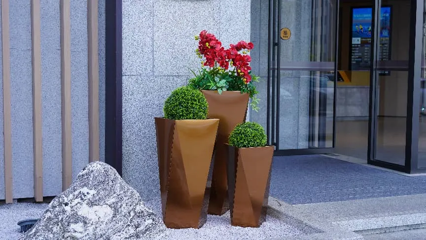 金属花盆.webp